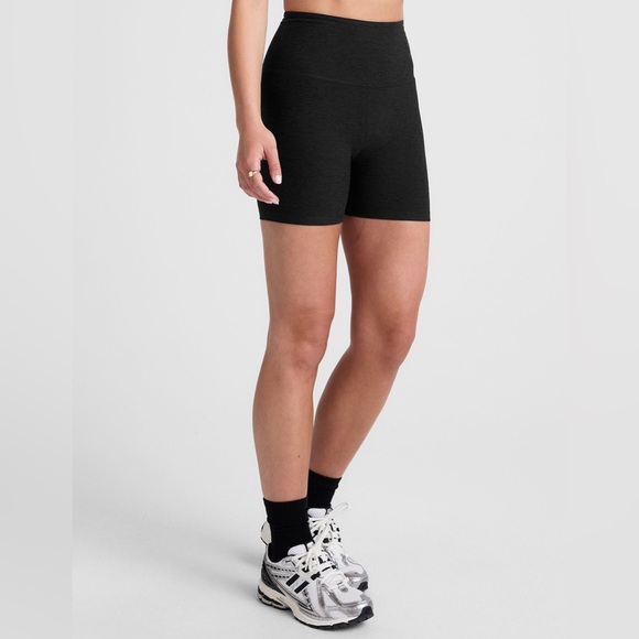 Beyond Yoga Women's Spacedye Keep Pace Active Wear Shorts in Black Size Medium - Picture 4 of 8
